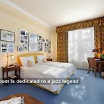 Отель Unique Innere Enge 4*
