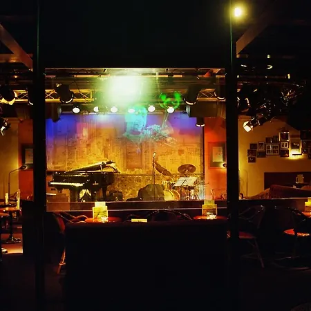 Готель Unique Innere Enge 4*