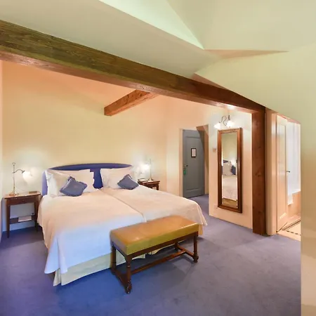 Unique Innere Enge 4*