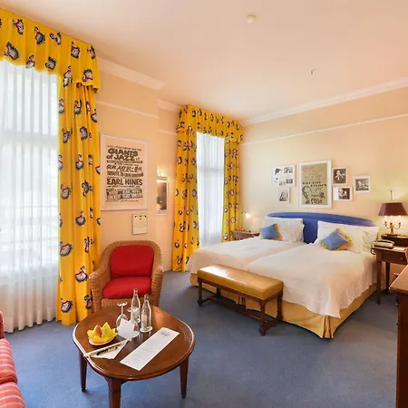 Hotel Unique Innere Enge 4*