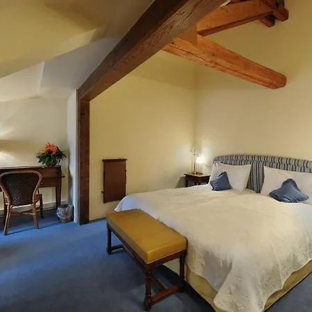 Unique Innere Enge Szálloda 4*