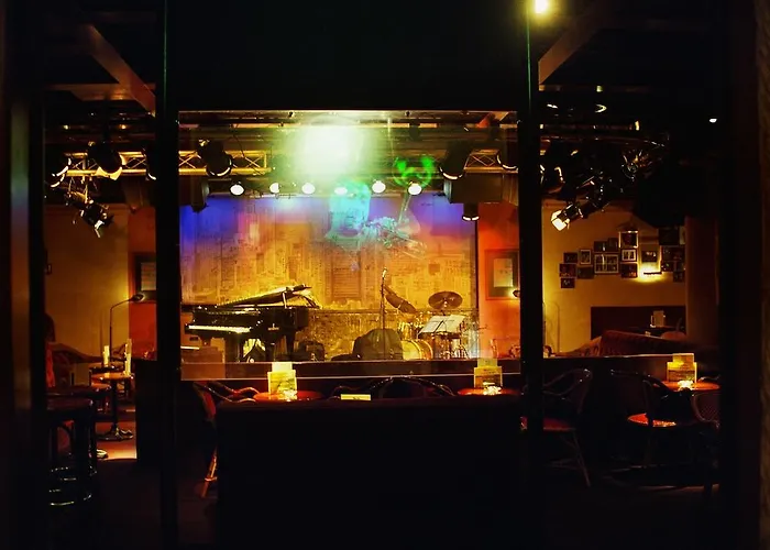 Отель Unique Innere Enge 4*