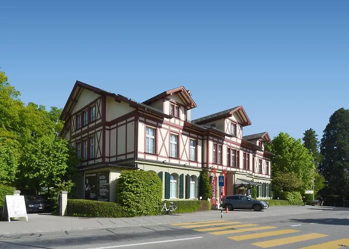 Отель Unique Innere Enge 4*